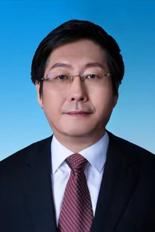 吴迪（福建省第十四届人大代表，福信集团有限公司董事长、总裁，中国民生银行董事）