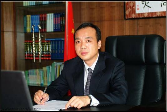 谭少群(武汉第十二届政协委员)