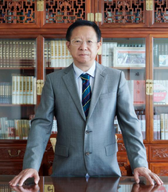 龙岩（德生堂医药股份有限公司创始人兼董事长、111医药馆创始人）