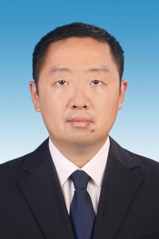 范斌（山东省新泰市政府办公室党组成员、副主任）