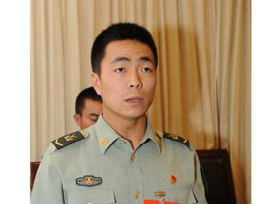 谢祥华（共青团十七大军队代表）