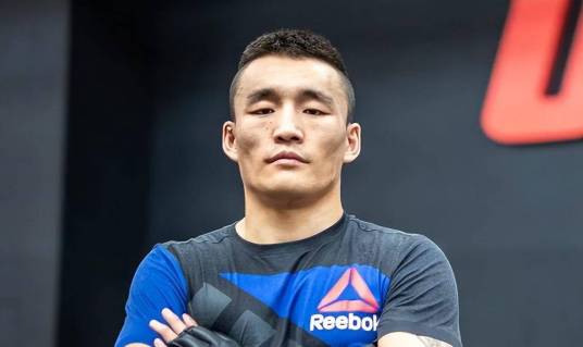 傲日其楞(中国综合格斗运动员)