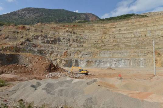 湖珍石灰石矿区