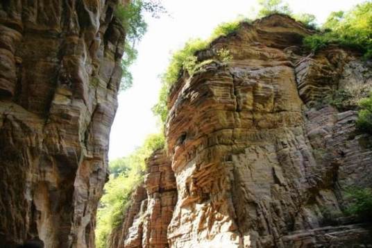 坚硬岩石（地质学名词）