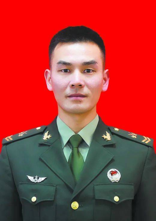 李晋（中部战区陆军某旅飞行控制技师兼班长）