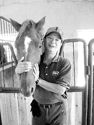 包志青（马术教练）