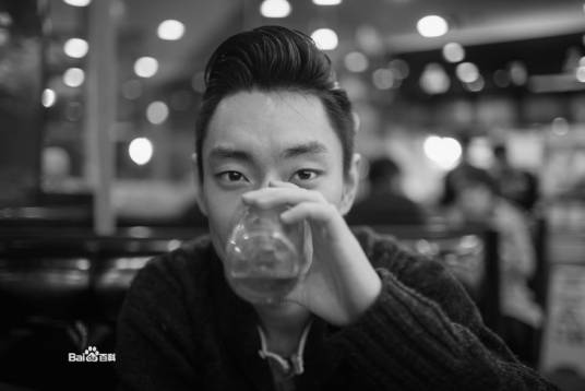 尹默（旅行婚纱摄影师）