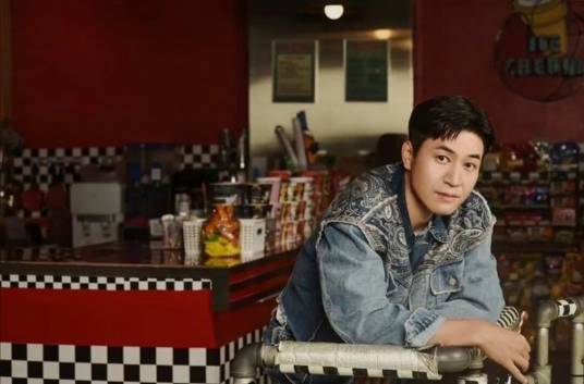 金钟旼（韩国歌手、组合高耀太队长）