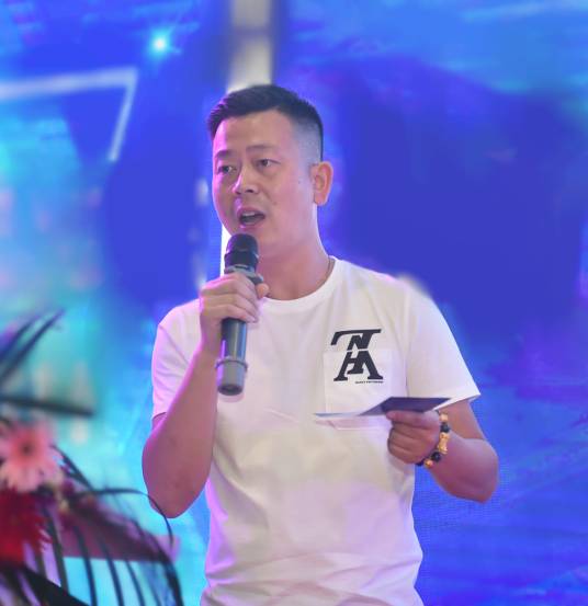 谢锋（宠物驯导师）