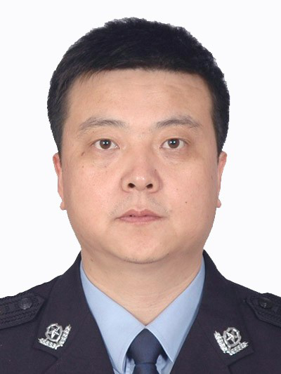 张念东（深圳市盐田区政府副区长、盐田公安分局局长）