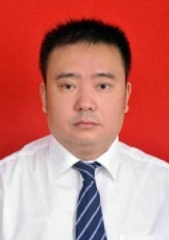 张竹林（湖北省来凤县教育局党组成员）