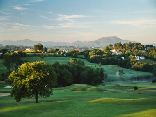 比利牛斯山脉(法国与西班牙两国界山)