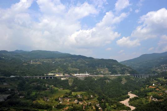 宜山村（山东省济南市莱芜区寨里镇宜山村）