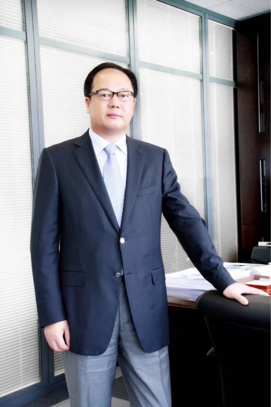 廖春荣（紫光学大董事）