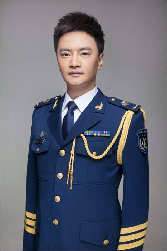 汤非（中国内地男歌唱家，空军政治工作部原文工团国家二级演员）