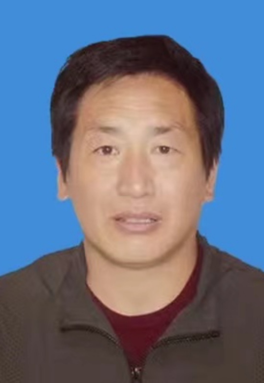 泽仁多吉(四川省甘孜藏族自治州乡城县民族宗教事务局副局长、一级主任科员)