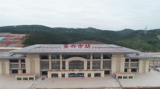 东兴市站