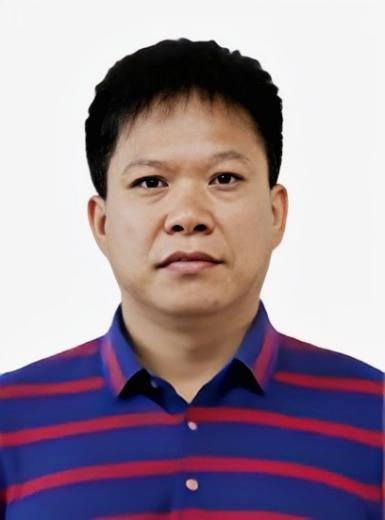 冯哲(广西龙港新区玉林龙潭产业园区管委副主任)