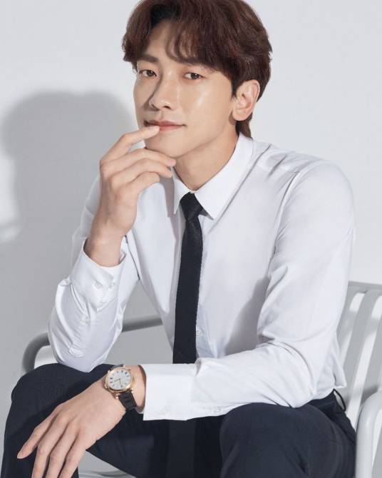 郑智薰(韩国流行男歌手、演员、编舞师、音乐制作人)