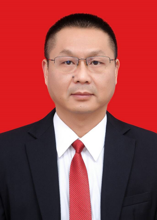 薛毅（重庆市奉节县人力资源和社会保障局党委委员）