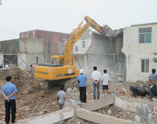 武汉市控制和查处违法建设办法