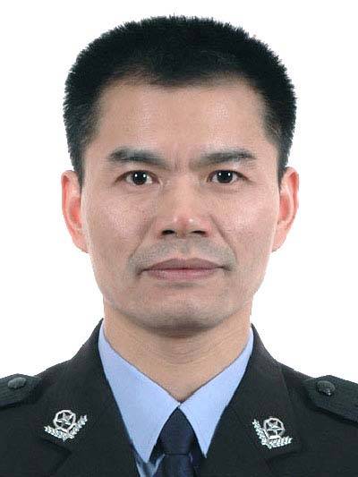 谢晖（广东省珠海市纪委驻市公安局纪检组组长）