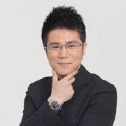 何健（上海广播电视台外语频道新闻主持人）