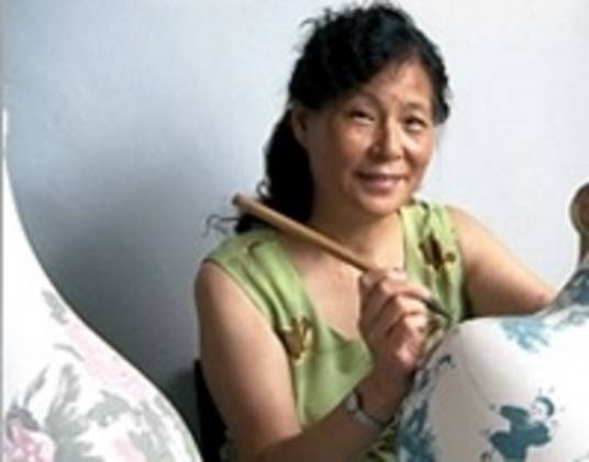 李秋英（河北陶瓷美术大师）