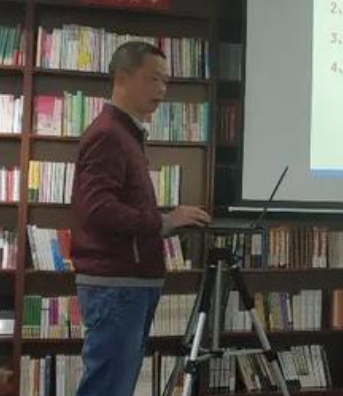 何磊(麻城一中教师)