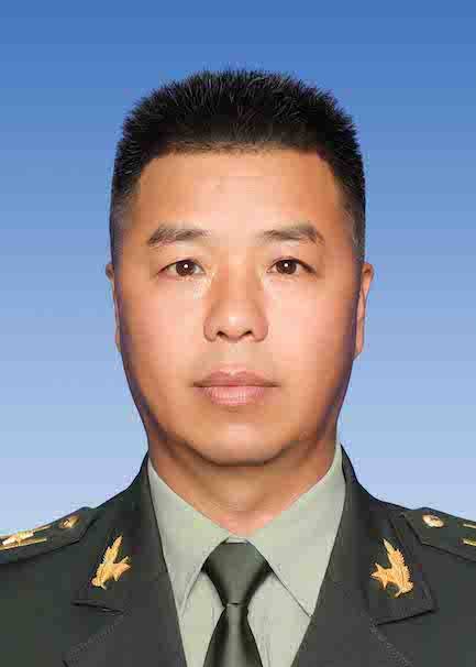 柳军华(江西省景德镇市珠山区委常委、人民武装部部长)