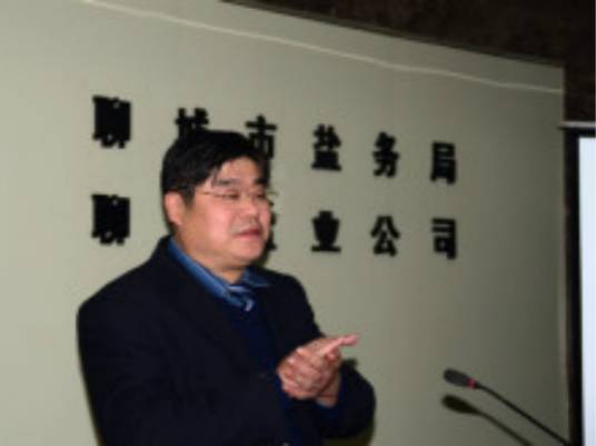 贾凡（聊城市盐务局原局长）