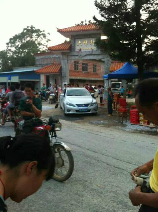 六峰村(广西灵山县新圩镇下辖村)