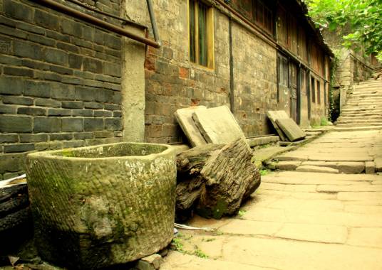 寂静（智利聂鲁达诗作）