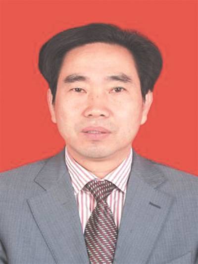 曾云（湖北省荆门市人大常委会副主任）