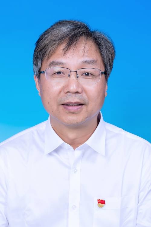 张文表（宁波市余姚市教育局党委委员、副局长）