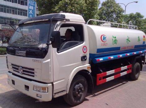 东风多利卡洒水车