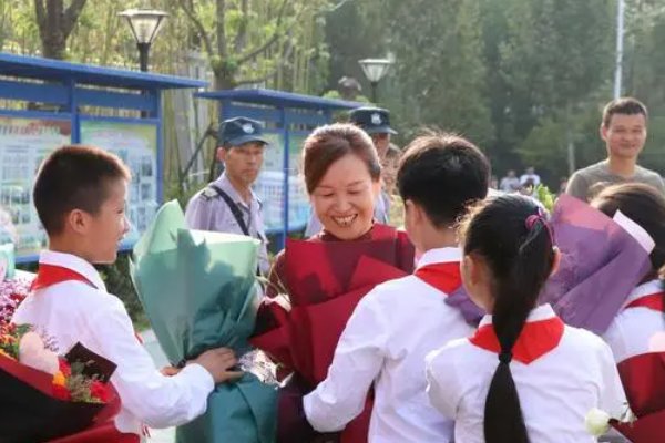 一生念师恩 一朝沐杏雨是什么意思