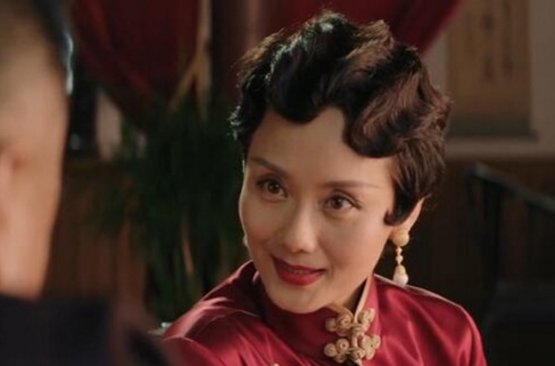 故事背景介绍 霍震霄是谁的儿子