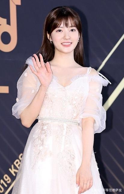 韩剧顶楼里面，闵雪雅是哪个人杀死的？