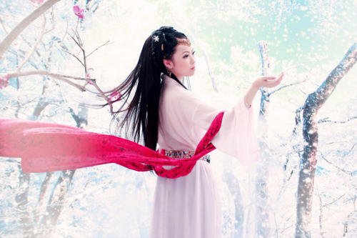 语笑嫣然是什么意思？