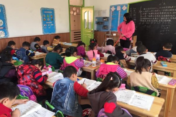 江涵秋影雁初飞,与客携壶上翠微什么意思