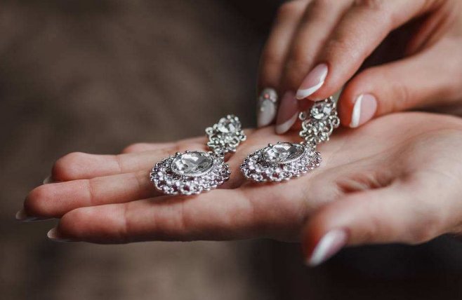 周大金珠宝是品牌吗