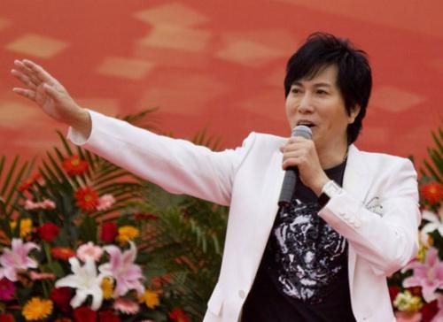 外婆的澎湖湾歌曲是由谁作词作曲的？