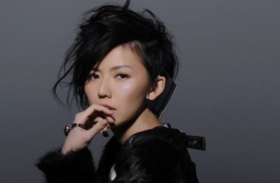 相信你不是真的爱我，只是骗我……这是哪首首歌的歌词