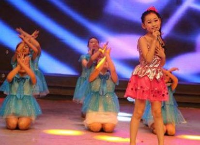 小喜鹊造房忙 小蜜蜂采蜜忙是什么歌