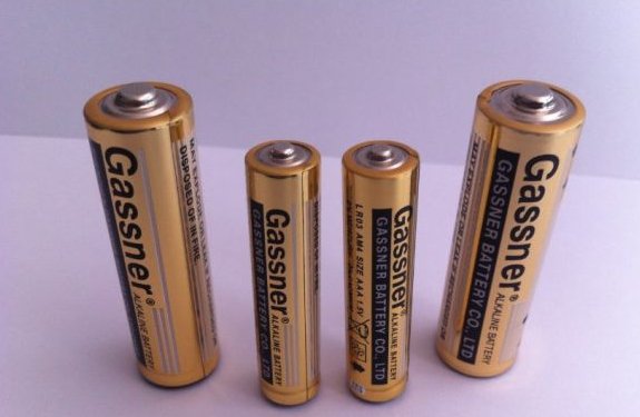 干电池的电压和什么有关？