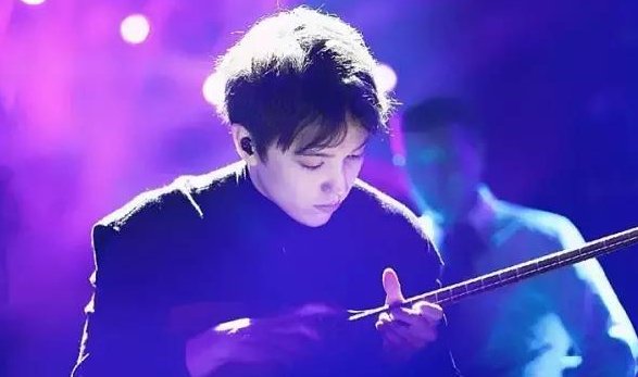 迪玛希的唱功是否完爆迈克尔杰克逊？